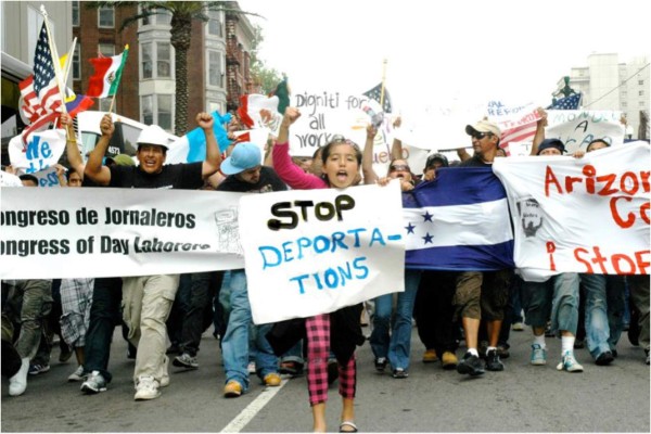 Niños hondureños en EUA marchan contra deportaciones