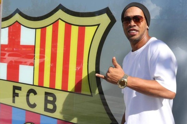 Ronaldinho plantó al Barcelona en su primer día de trabajo