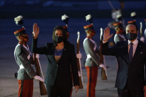 Kamala Harris llega a Guatemala para iniciar su primera gira fuera de EEUU