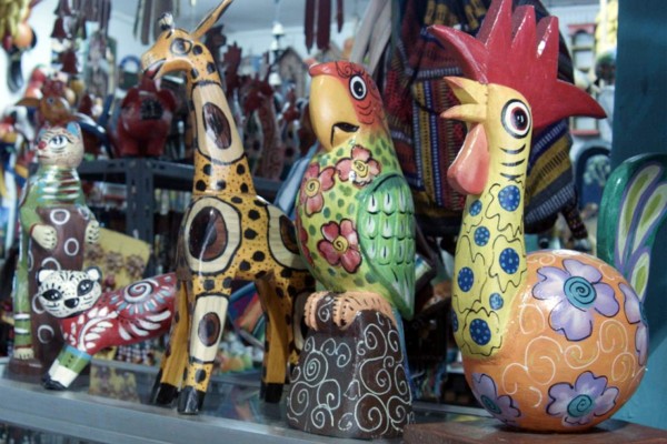 Artesanías y deliciosa comida para disfrutar en el tradicional mercado Guamilito