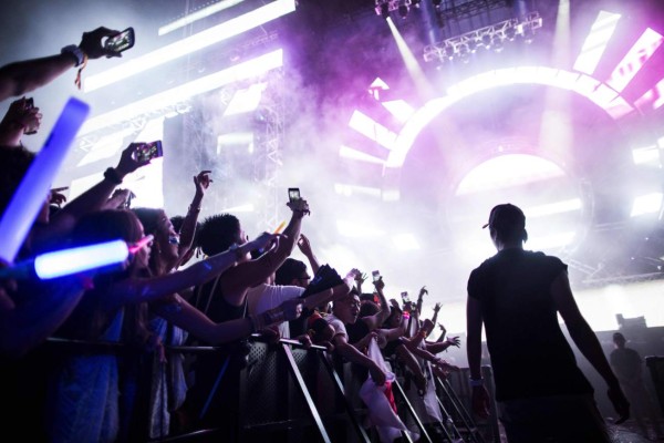 El impactante número de solteros y vírgenes genera alarma en Japón