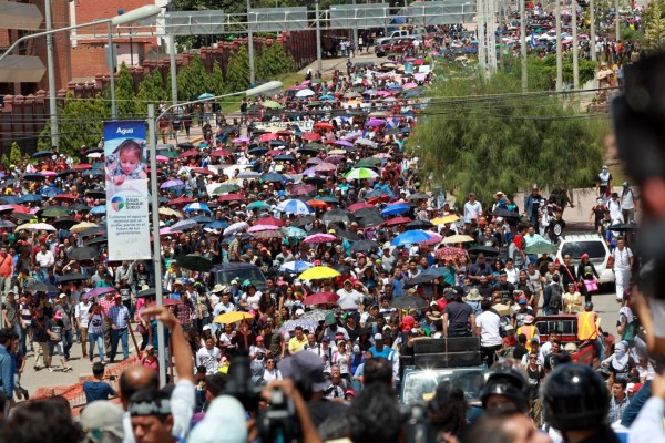 Estudiantes de la Unah entregan anteproyecto al Congreso Nacional