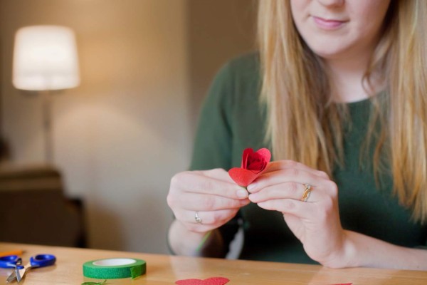 El arte de las flores de papel es un negocio entre las hondureñas