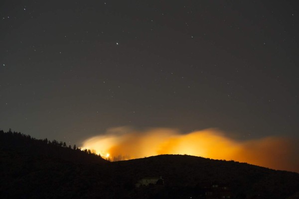 Centenares de evacuados por un incendio en California