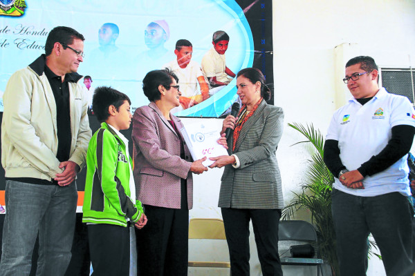 Bajan índices de deserción escolar en Honduras