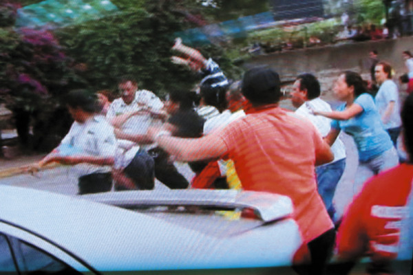 Guardia apuñala a familiar de paciente en el HE