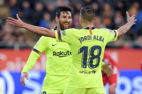 Barcelona doblega al Girona del 'Choco' Lozano y sigue firma en la cima