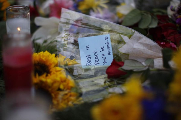 Fotos: Santa Barbara llora tras masacre en universidad