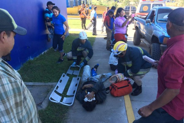 Cortadores de café iban en paila a su trabajo y se vuelcan en Siguatepeque