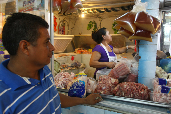 Preocupa a sampedranos los altos precios de las carnes