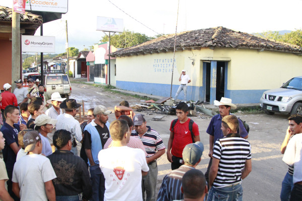 Pobladores queman dos postas y patrulla en Intibucá