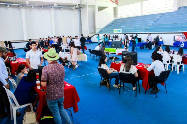 Jóvenes crean aplicación para diseño de interiores