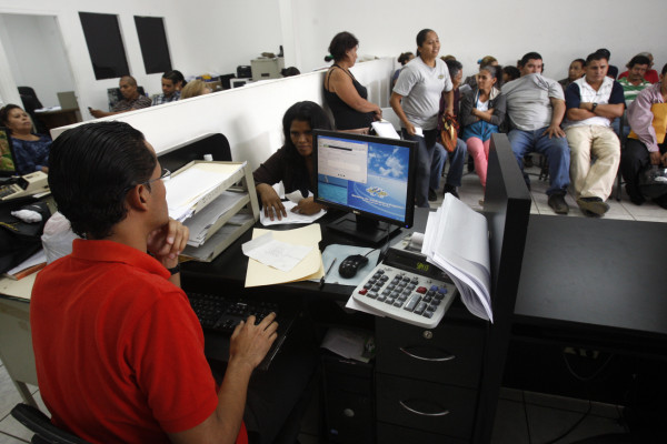 En manos de comisión alza del 15% a la energía