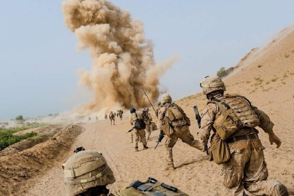 Al menos 16 policías mueren en un ataque aéreo estadounidense en Afganistán