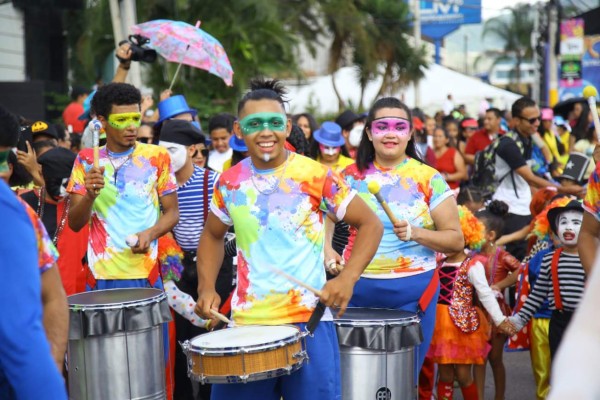 Fiesta y algarabía se vive en el gran carnaval de Tegucigalpa