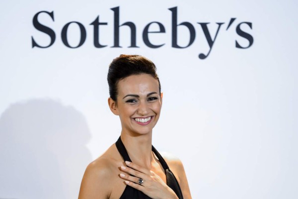 'Blue Moon', el diamante de los 43 millones de dólares