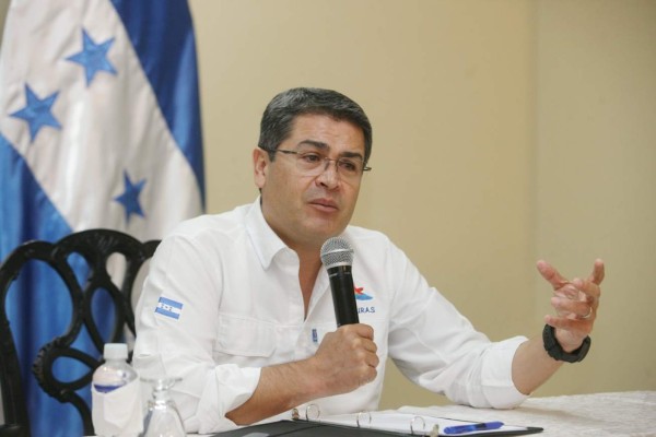 Presidente viajó a EUA para solicitar ampliación del TPS