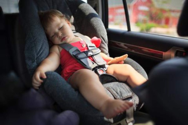 Bastan 15 minutos en un carro y altas temperaturas para una tragedia, alerta pediatra a padres hondureños