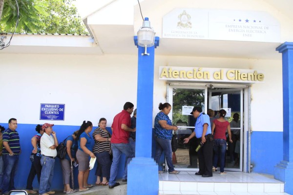 Pobladores de 24 zonas no tendrán energía este martes