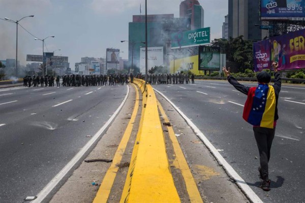 Protesta opositora en Caracas deja 18 detenidos
