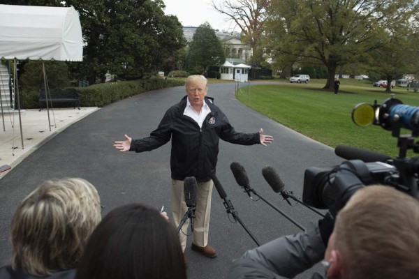 Trump viaja a California, devastada por mortales incendios