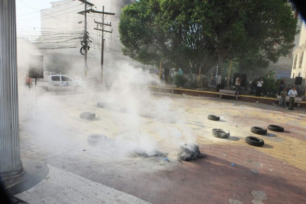 Libre arma zafarrancho nunca antes visto en el Congreso de Honduras