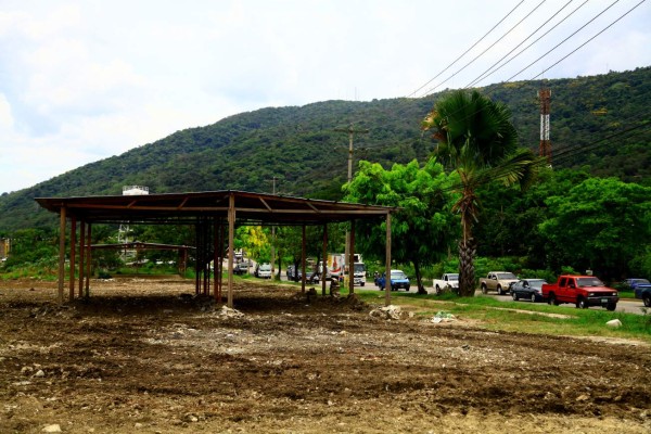 Apoyan a alcaldía sampedrana para no perder predio del mercado