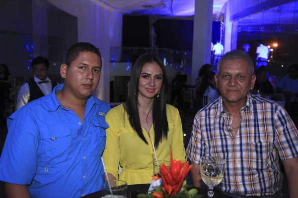 Toyota lanza el nuevo Hilux 2016