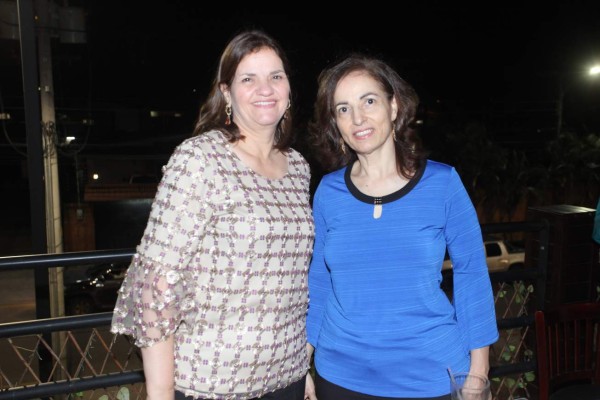 Brindis por los éxitos de Paola