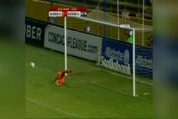 Video: El penal atajado por el portero hondureño Donaldo Morales en El Salvador