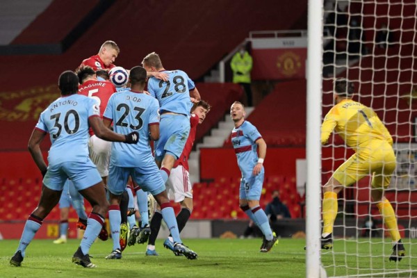 Manchester United vence al West Ham y se aferra al segundo puesto de la Premier