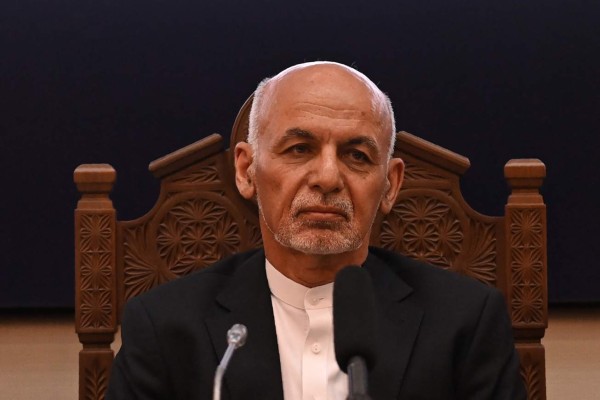 Ghani huyó de Afganistán con un avión lleno de dinero y cuatro vehículos, afirma Rusia