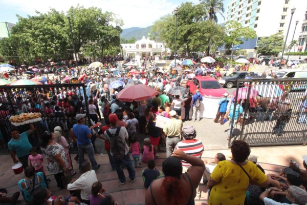 Protestan por alto costo de combustibles y canasta básica