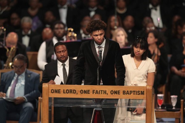La familia de Aretha Franklin critica con dureza al pastor que ofició su funeral