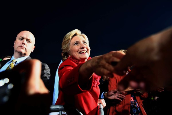 Hillary Clinton recibió preguntas de debate en las primarias