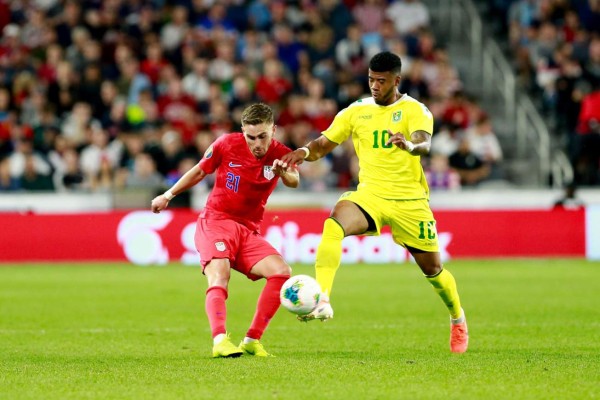 Estados Unidos golea a Guyana en su debut de Copa Oro