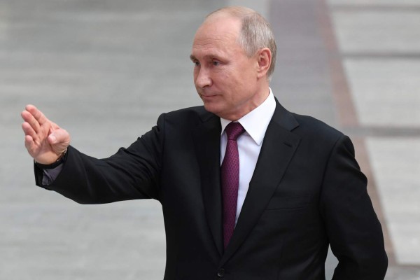 Putin acusa a EEUU de querer contener a Rusia y China
