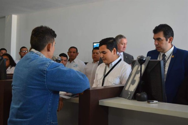 Primer hondureño solicitante de asilo a EEUU llega a Guatemala