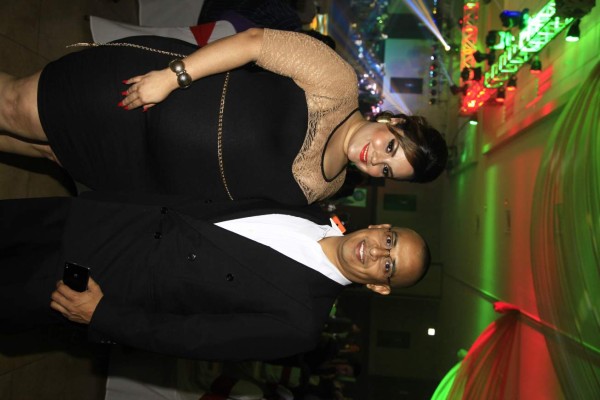 Grupo Elektra festeja su gran noche navideña