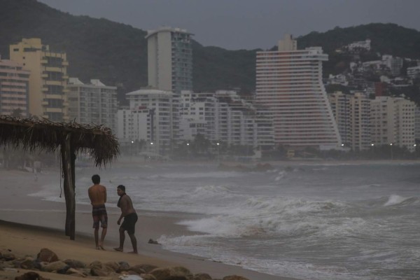 Huracán Bud alcanza la categoría 3 y amenaza a México