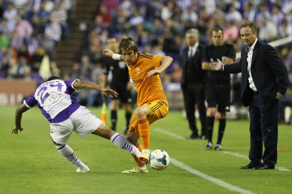 Real Madrid deja escapar el triunfo y se aleja aún más del título