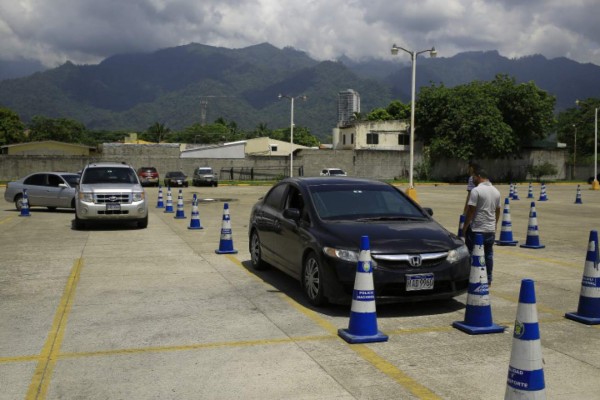 Pruebas de manejo son en UTH y licencias se emiten en Tránsito