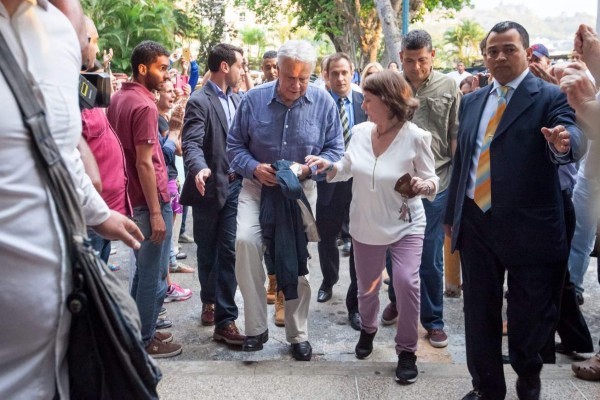 González abandona Venezuela al no poder visitar 'presos políticos'