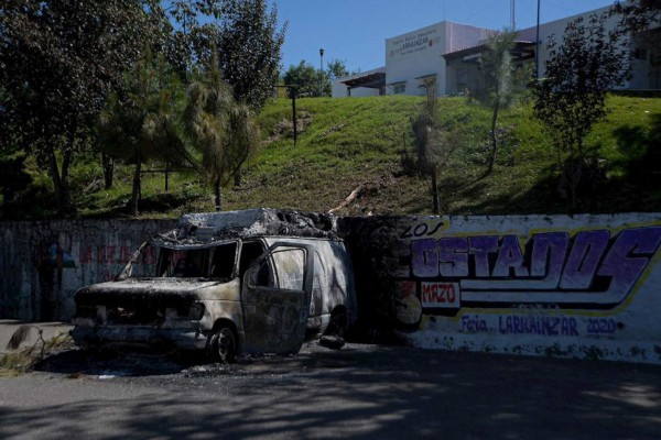 Indígenas queman patrullas y atacan casas en protesta por fumigación en México