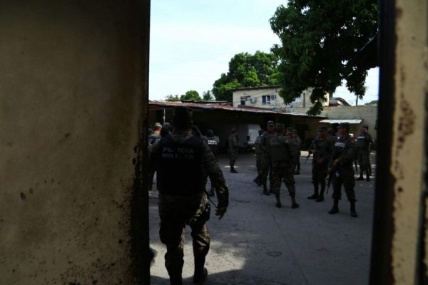 Oficial: Una reclusa herida deja tiroteo en cárcel hondureña