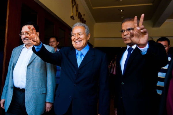Sánchez Cerén electo presidente en El Salvador, derecha lo ve ilegítimo