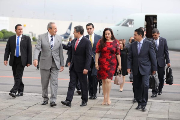 Juan Orlando Hernández está en México para reunirse con AMLO