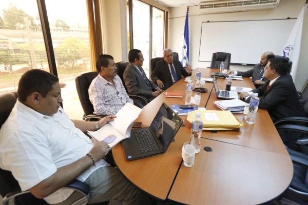 Esposa de Flores Lanza se autopostula para magistrada de la Corte Suprema de Justicia