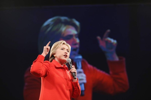 Temen que Hillary Clinton eche mano a la bomba atómica