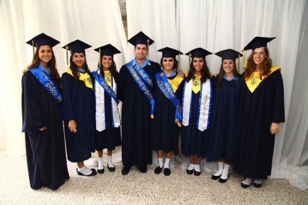 Alumnos de la Escuela Internacional Sampedrana se gradúan